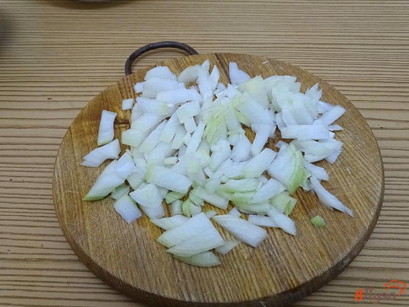 Фото приготовление рецепта: Белые грибы жареные с луком шаг №5