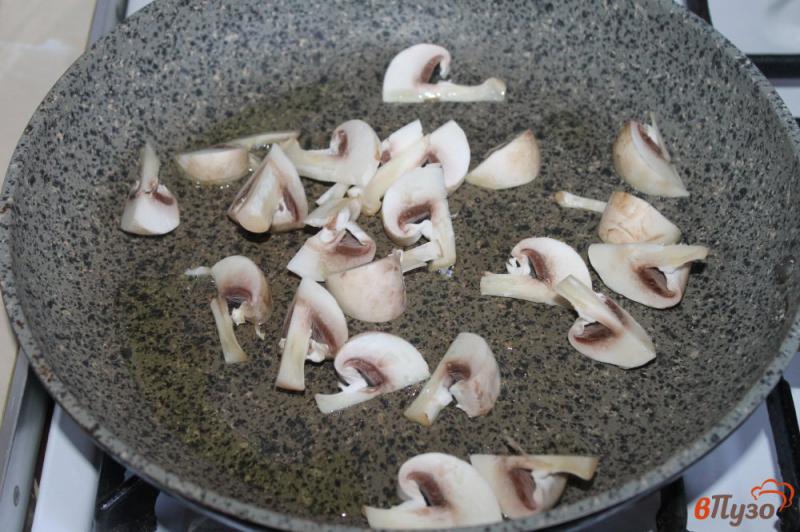Фото приготовление рецепта: Цветная капуста с шампиньонами в сливочном соусе шаг №2