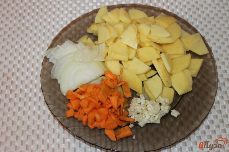 Фото приготовление рецепта: Жареный картофель с мясом и помидорами шаг №1