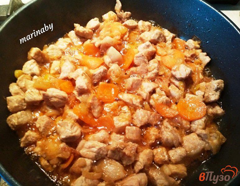 Фото приготовление рецепта: Свинина в кисло-сладком соусе из ананаса и овощей шаг №4