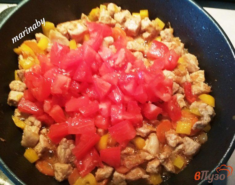 Фото приготовление рецепта: Свинина в кисло-сладком соусе из ананаса и овощей шаг №6