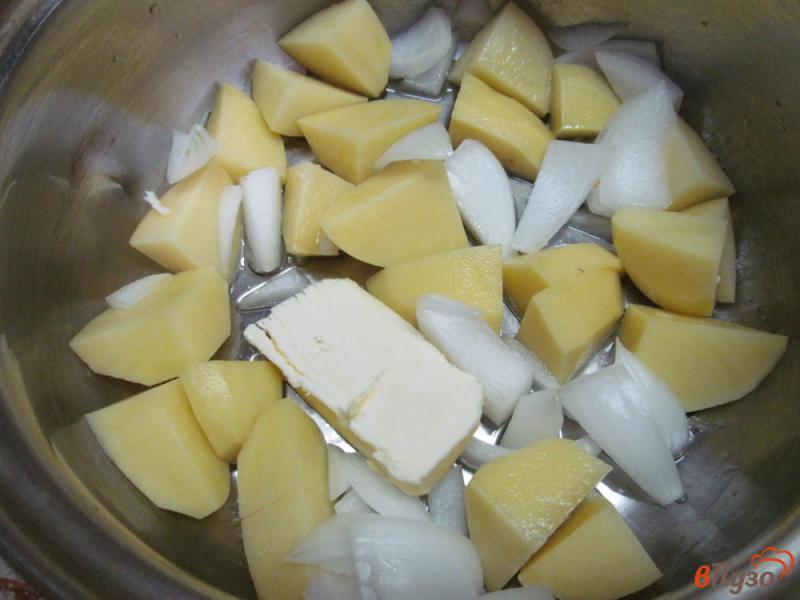 Фото приготовление рецепта: Картофельный крем-суп с редиской шаг №1