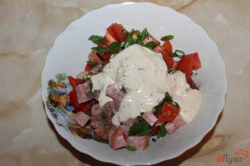 Фото приготовление рецепта: Салат из ветчины, помидоров и перца шаг №4