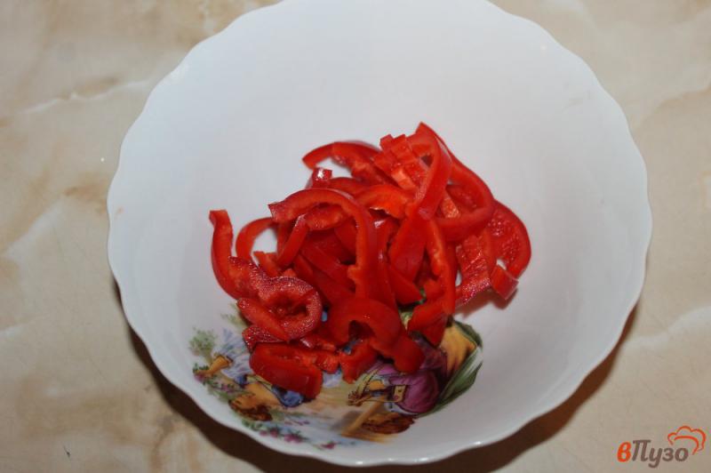 Фото приготовление рецепта: Салат из ветчины, помидоров и перца шаг №1