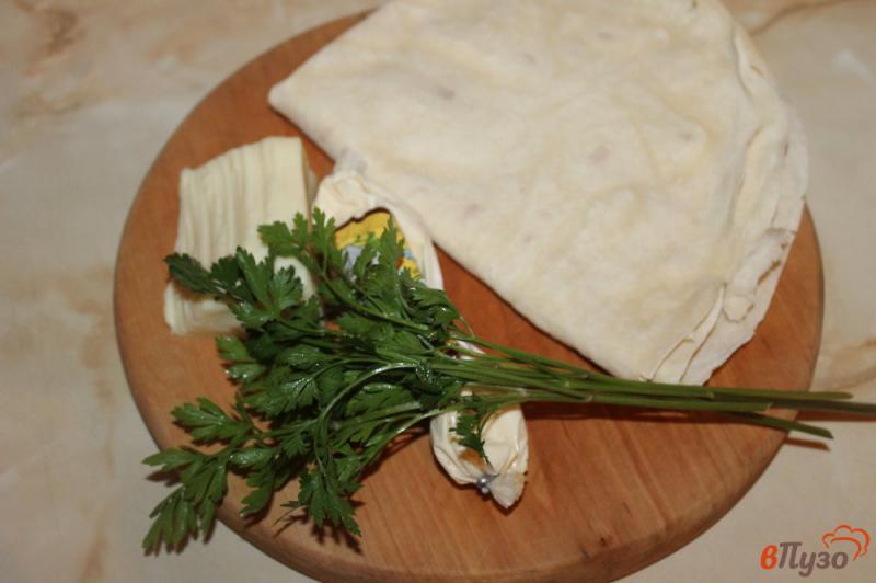 Фото приготовление рецепта: Лаваш со сливочным сыром, моцареллой и зеленью шаг №1