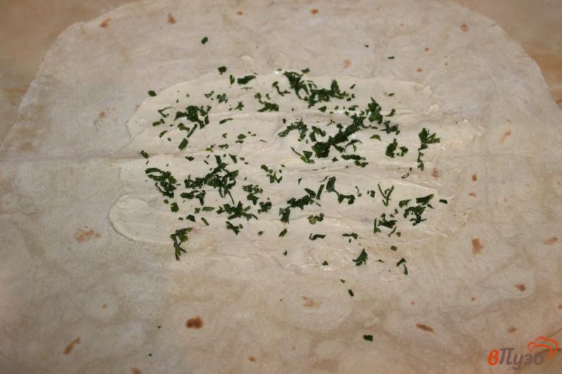 Фото приготовление рецепта: Лаваш со сливочным сыром, моцареллой и зеленью шаг №3