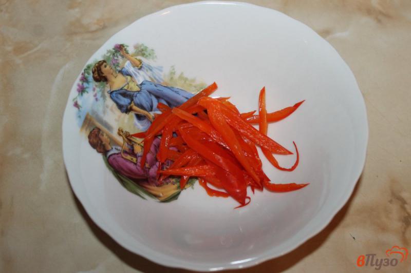 Фото приготовление рецепта: Салат из куриного мяса, сыра и перца шаг №1