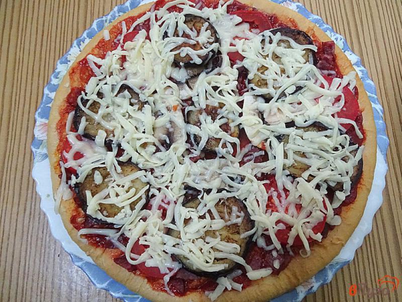 Фото приготовление рецепта: Пицца с баклажанами на готовой основе шаг №11