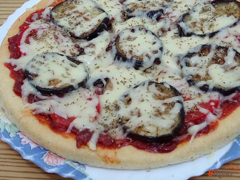 Фото приготовление рецепта: Пицца с баклажанами на готовой основе шаг №12