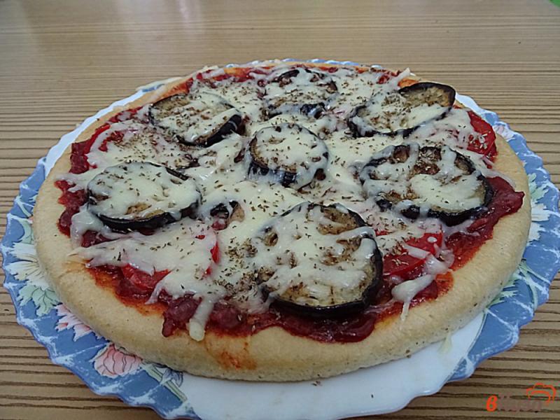 Фото приготовление рецепта: Пицца с баклажанами на готовой основе шаг №13