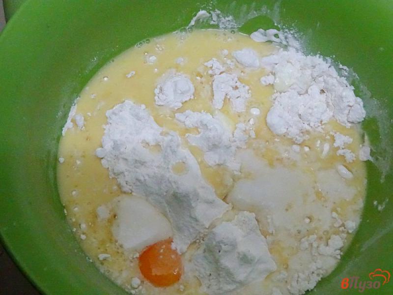 Фото приготовление рецепта: Песочный пирог с яблоками шаг №2