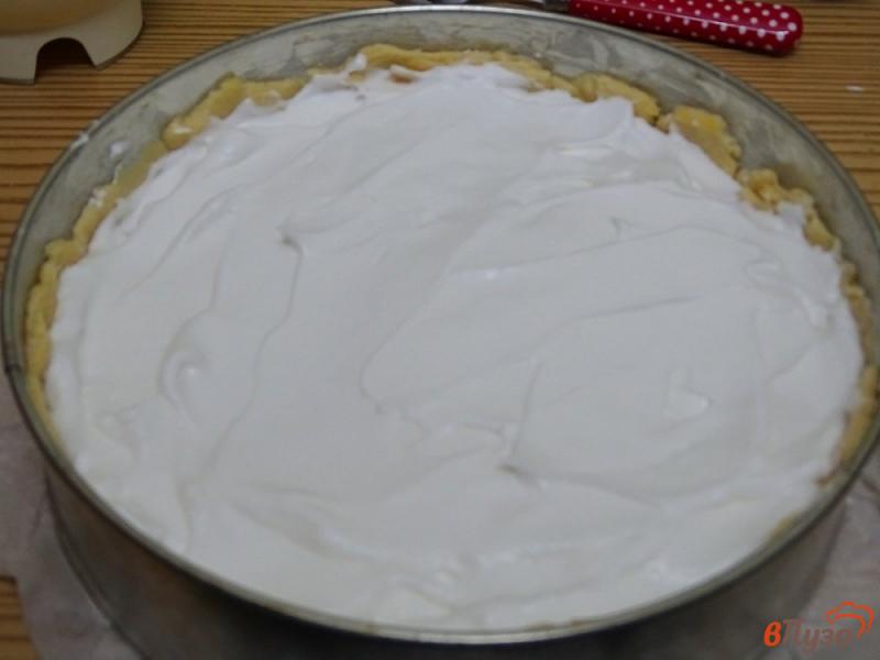 Фото приготовление рецепта: Песочный пирог с яблоками шаг №10