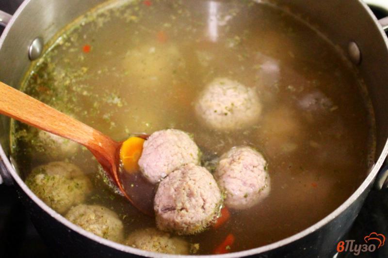 Фото приготовление рецепта: Суп с фрикадельками из телятины шаг №7