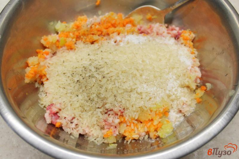 Фото приготовление рецепта: Куриные тефтели с морковкой шаг №3