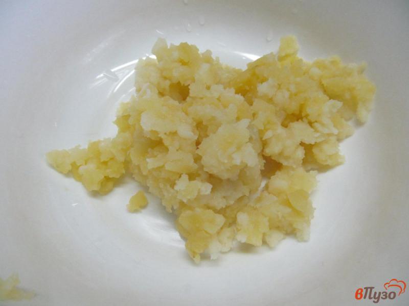 Фото приготовление рецепта: Картофельные оладьи на дрожжах шаг №3