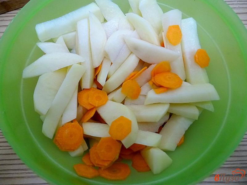 Фото приготовление рецепта: Картофель с морковью в микроволновке шаг №2