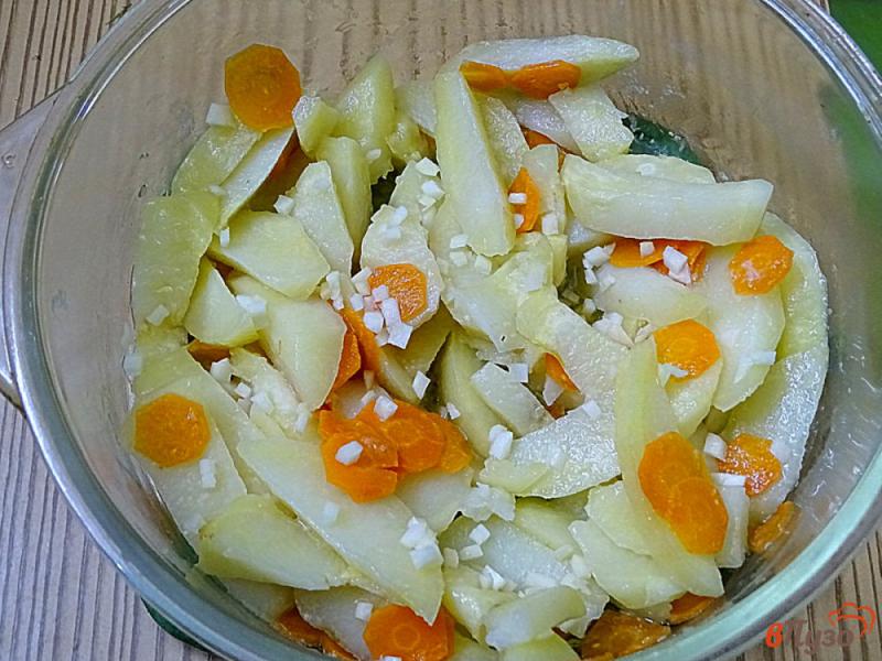 Фото приготовление рецепта: Картофель с морковью в микроволновке шаг №5