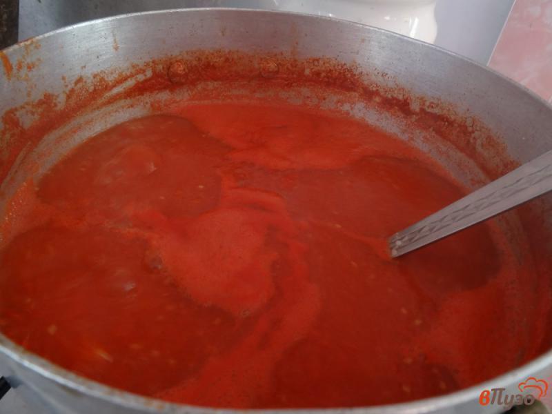 Фото приготовление рецепта: Густой томатный сок на зиму шаг №6