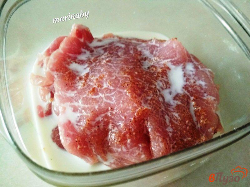 Фото приготовление рецепта: Отбивная из свинины, маринованная в молоке шаг №3