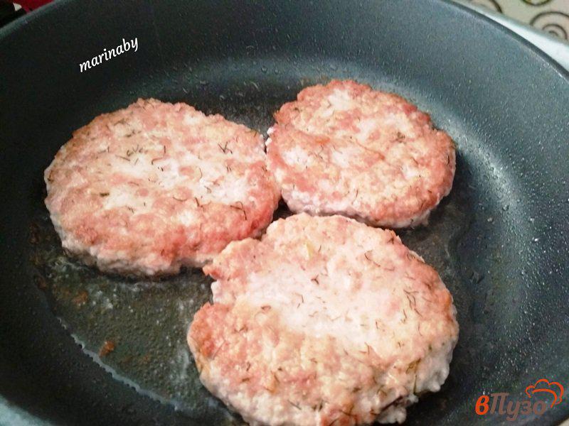 Фото приготовление рецепта: Домашний чикенбургер шаг №2