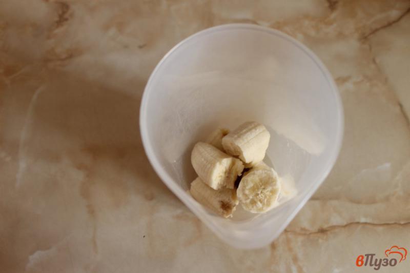 Фото приготовление рецепта: Кисломолочный напиток с бананом на закваске шаг №2