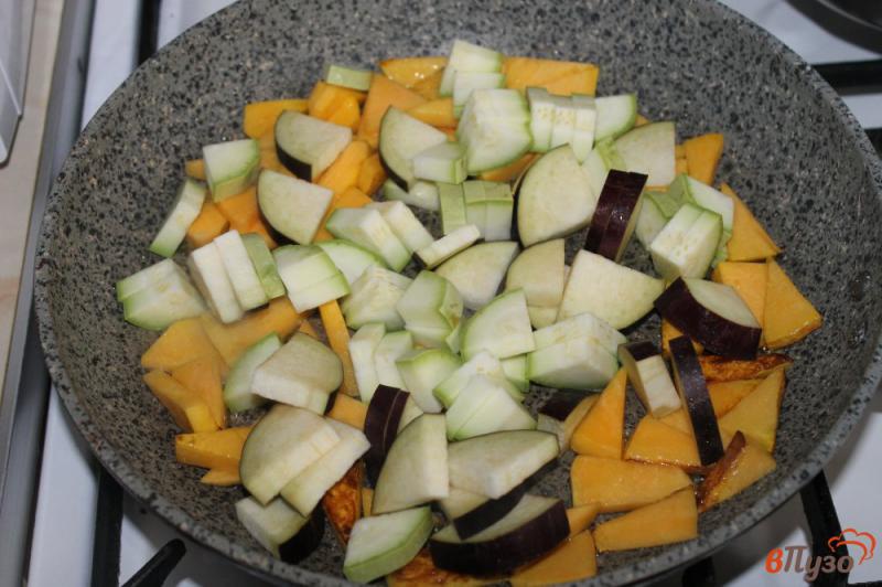 Фото приготовление рецепта: Тушеные осенние овощи в бальзамическом уксусе шаг №5