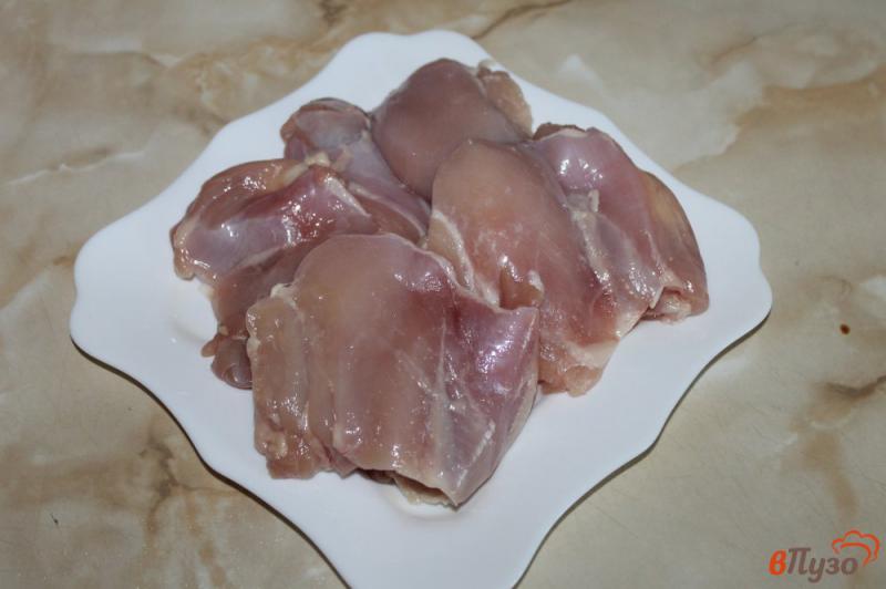 Фото приготовление рецепта: Запеченные куриные бедра в рукаве с чесноком и приправой гриль шаг №1