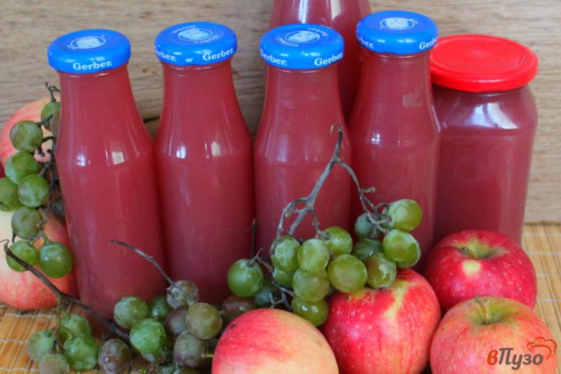 Фото приготовление рецепта: Сок из винограда и яблок шаг №6