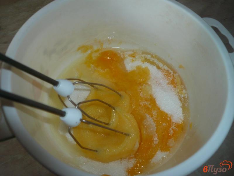 Фото приготовление рецепта: Ароматный пирог на йогурте шаг №2