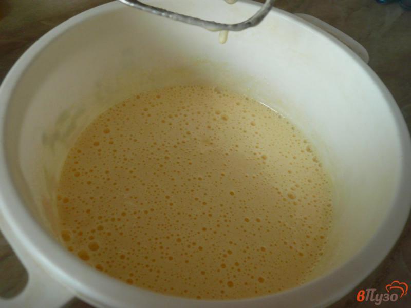 Фото приготовление рецепта: Ароматный пирог на йогурте шаг №3