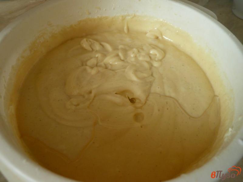 Фото приготовление рецепта: Ароматный пирог на йогурте шаг №8