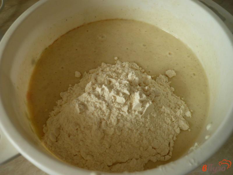 Фото приготовление рецепта: Ароматный пирог на йогурте шаг №7