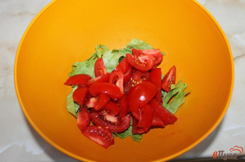 Фото приготовление рецепта: Салат из помидоров и брокколи под кунжутной заправкой шаг №2