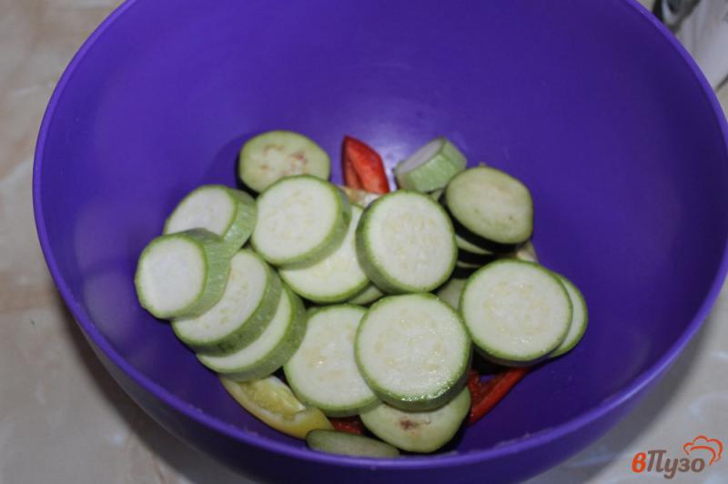 Фото приготовление рецепта: Запеченный овощной рататуй с брокколи в рукаве шаг №2
