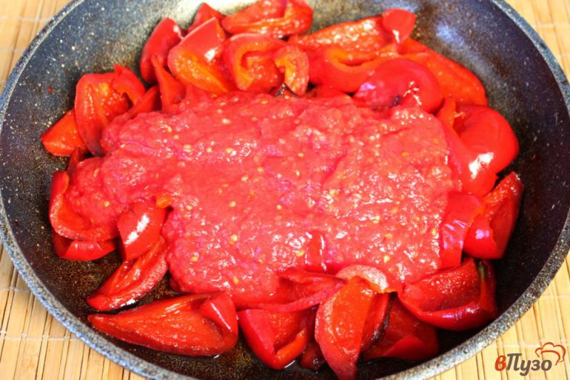Фото приготовление рецепта: Жаренный перец с чесноком и зеленью, мороженный на зиму шаг №3