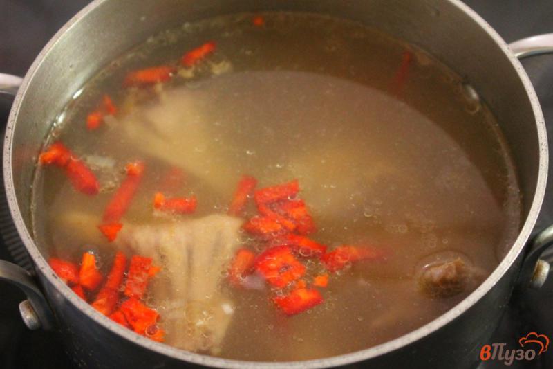 Фото приготовление рецепта: Легкий куриный суп шаг №5