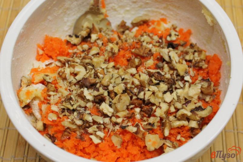 Фото приготовление рецепта: Морковное печенье с грецким орехом шаг №5