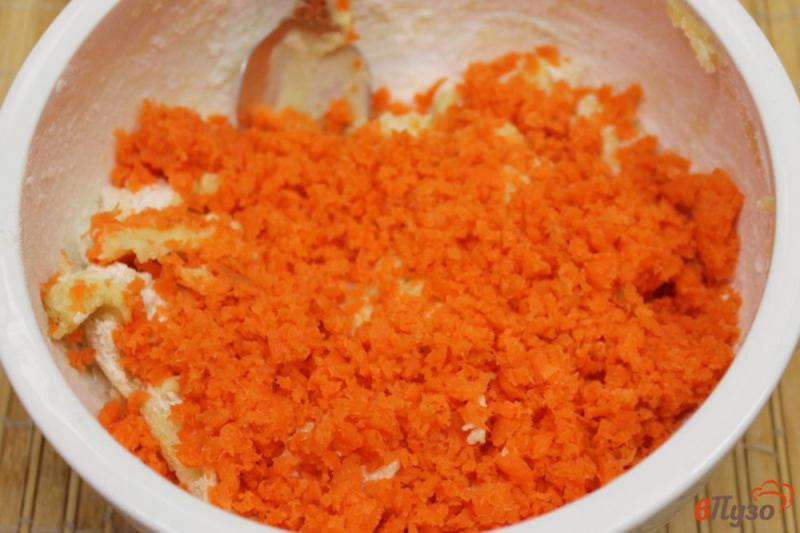 Фото приготовление рецепта: Морковное печенье с грецким орехом шаг №4