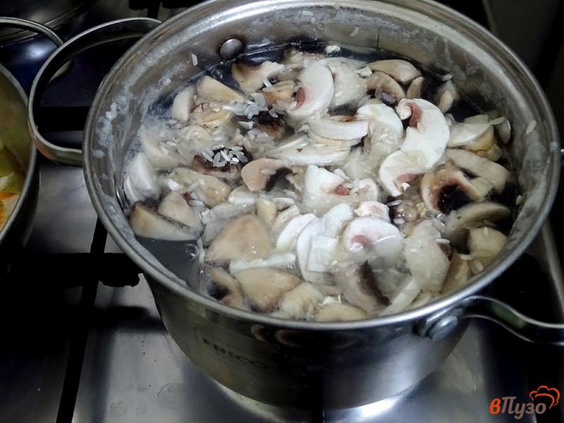 Фото приготовление рецепта: Рассольник с грибами шаг №5