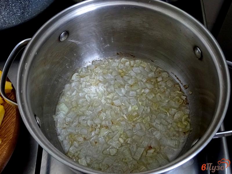 Фото приготовление рецепта: Суп пюре из тыквы с чесноком шаг №4