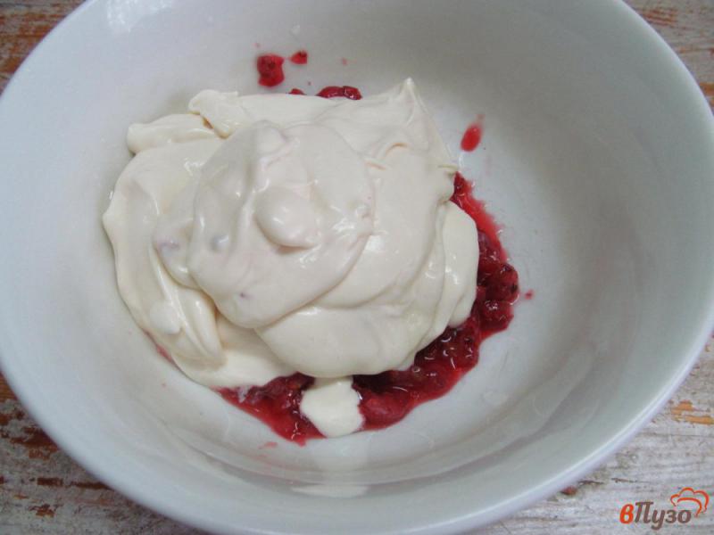 Фото приготовление рецепта: Салат из красной смородины - десерт шаг №4
