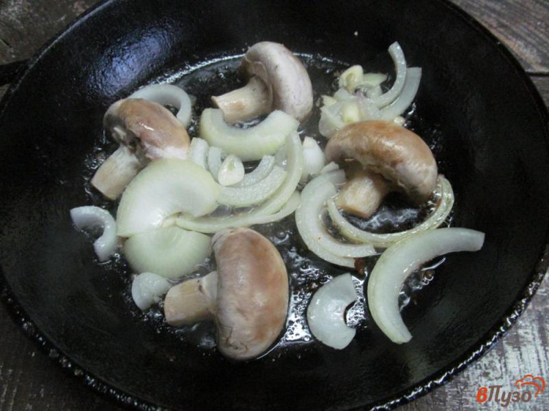 Фото приготовление рецепта: Курица с тыквой и грибами шаг №2