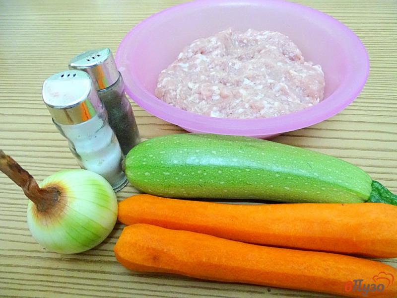 Фото приготовление рецепта: Куриные котлеты с кабачком и фаршированные морковью шаг №1