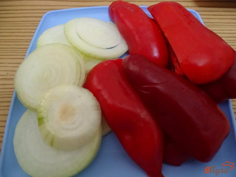 Фото приготовление рецепта: Овощи и сосиски на сковороде гриль шаг №1
