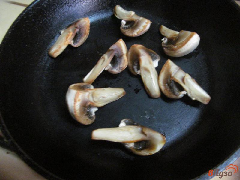 Фото приготовление рецепта: Запеканка из тыквы и грибов шаг №2