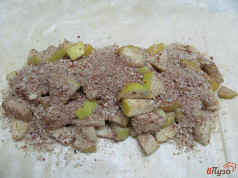 Фото приготовление рецепта: Яблочный пирог в тесте фило шаг №5