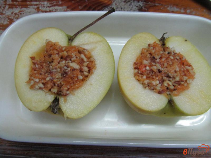Фото приготовление рецепта: Фаршированные яблоки тыквой под сыром шаг №2