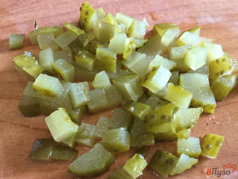 Фото приготовление рецепта: Свекольный салат с огурцом и адыгейским сыром шаг №2