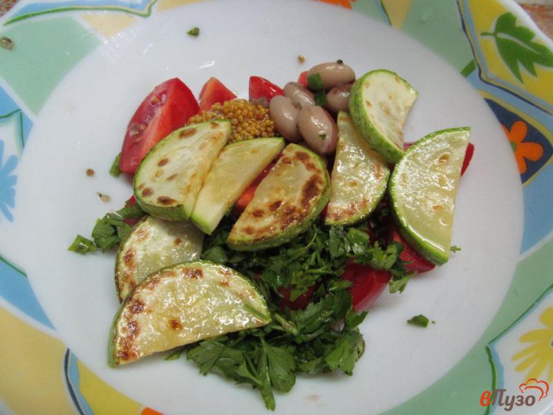 Фото приготовление рецепта: Салат из помидора с яйцом и кабачком шаг №4