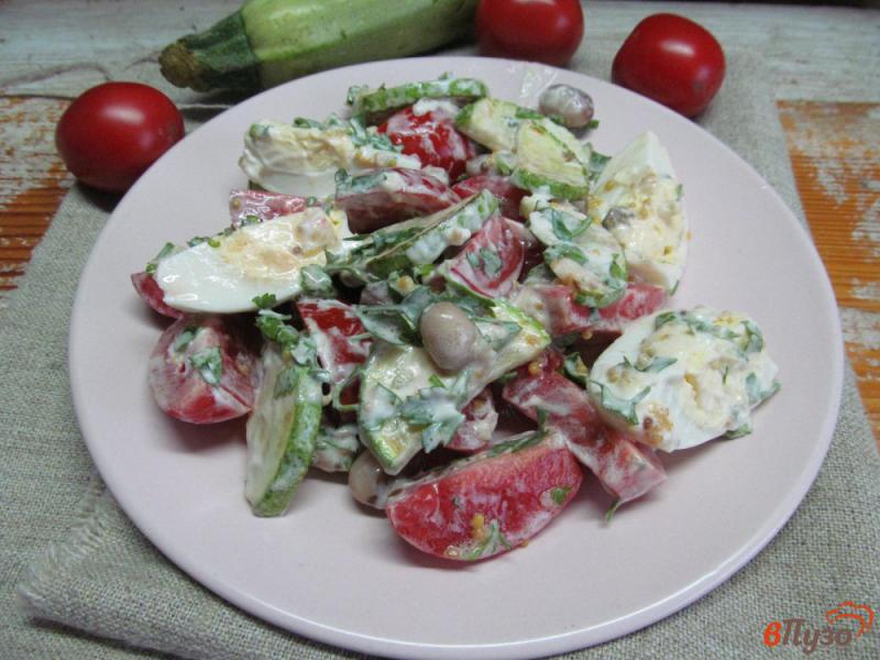 Фото приготовление рецепта: Салат из помидора с яйцом и кабачком шаг №7